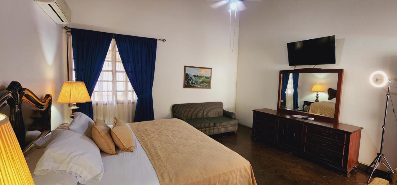 Camilas Hotel ซานเปโดร ซูลา ภายนอก รูปภาพ